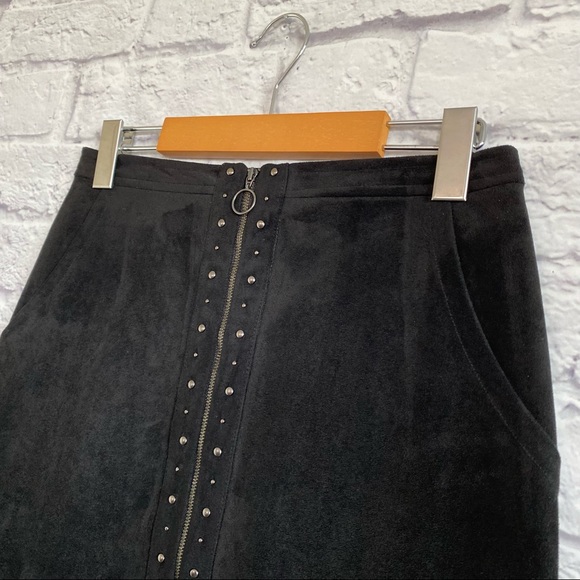 AMERICAN EAGLE Black Studded Faux Suede Skirt - Picture 3 of 7